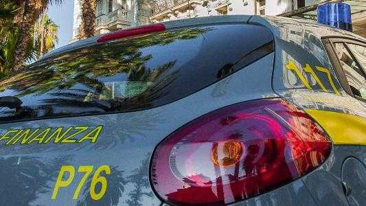 Usavano nomi vip per truffe: sette arresti a Varese