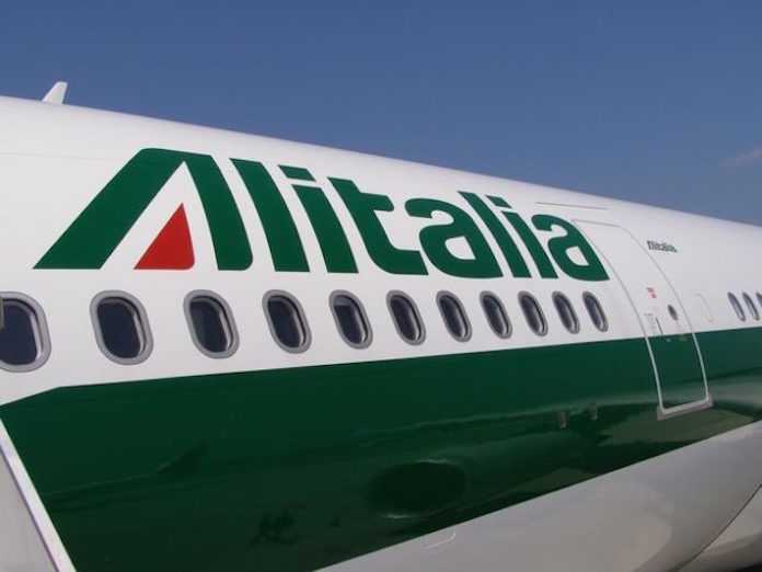 Calenda su Alitalia: "L'azienda è stata gestita male"