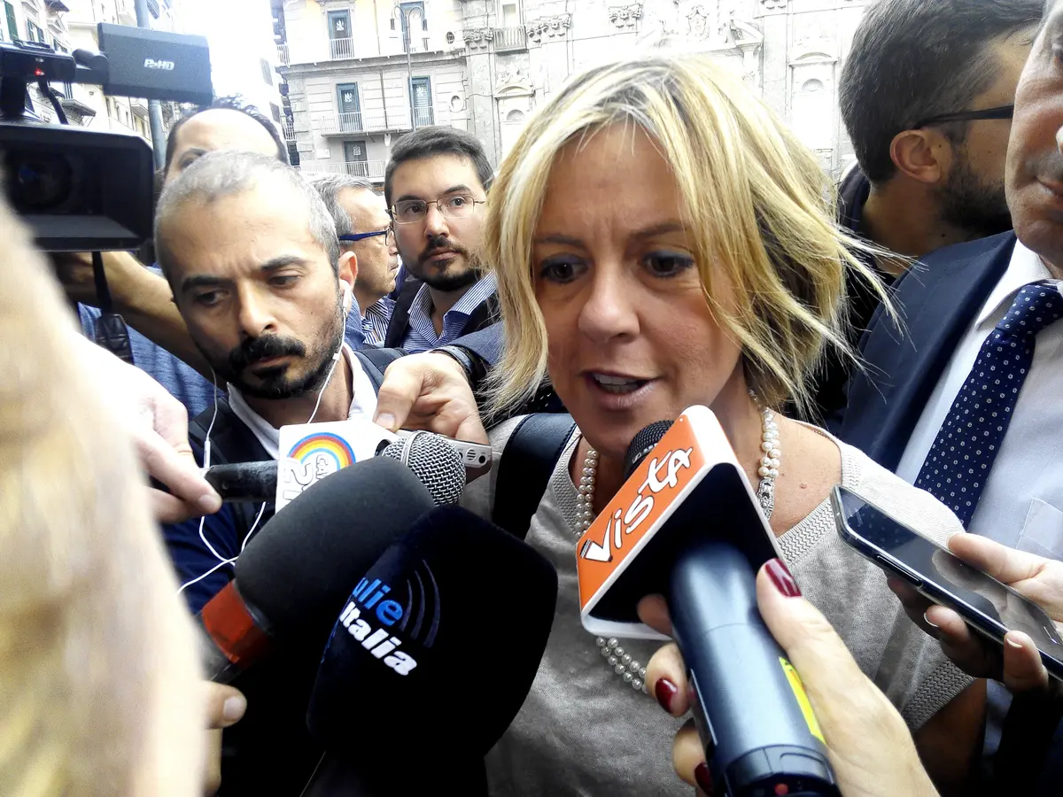 Ospedale di Nola, Lorenzin: "Medici che lavorano in queste condizioni sono eroi"
