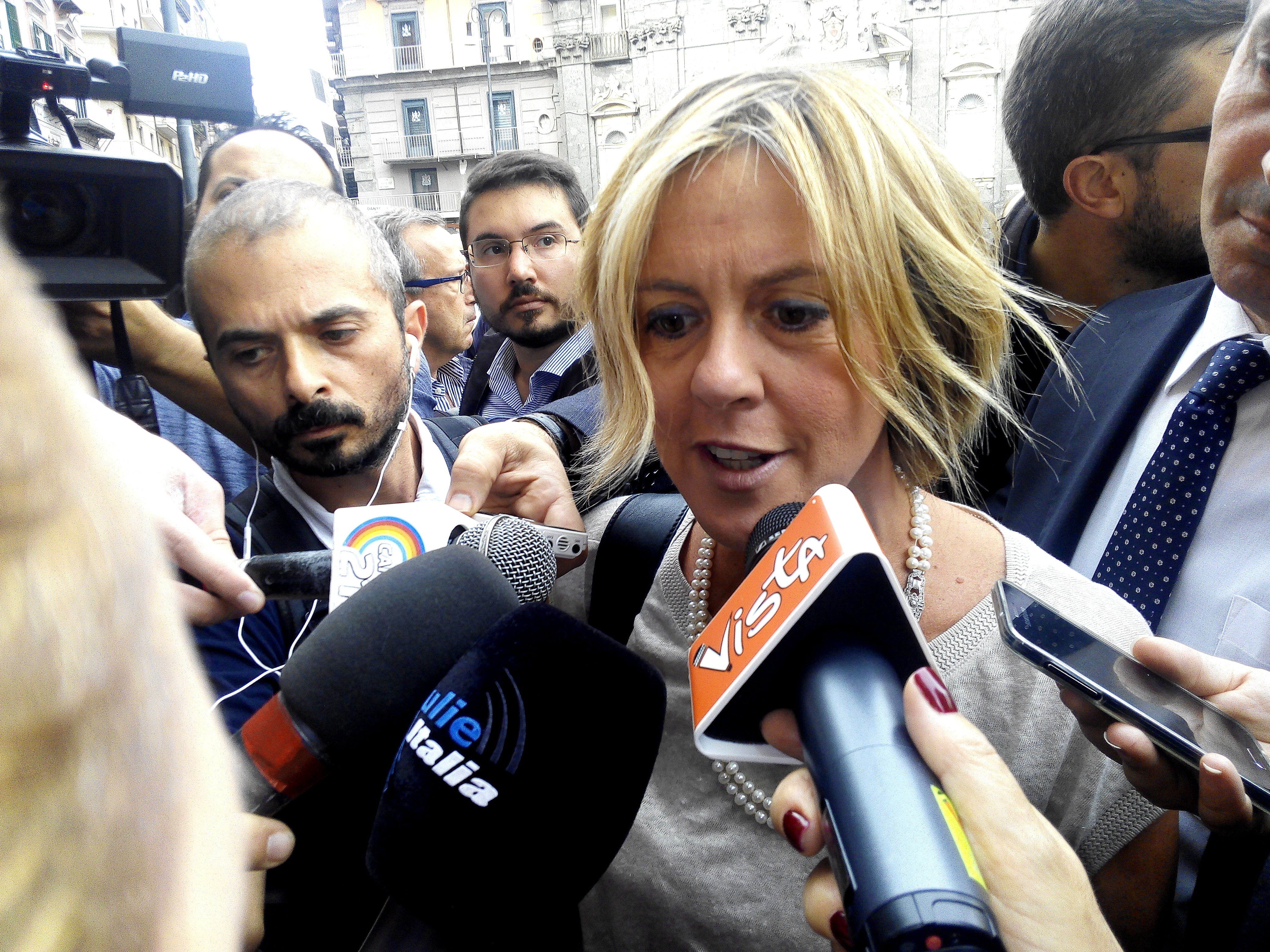 Ospedale di Nola, Lorenzin: "Medici che lavorano in queste condizioni sono eroi"