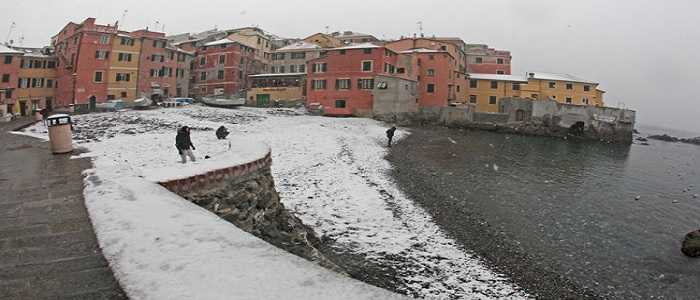 Meteo, allerta gialla in Liguria per la neve