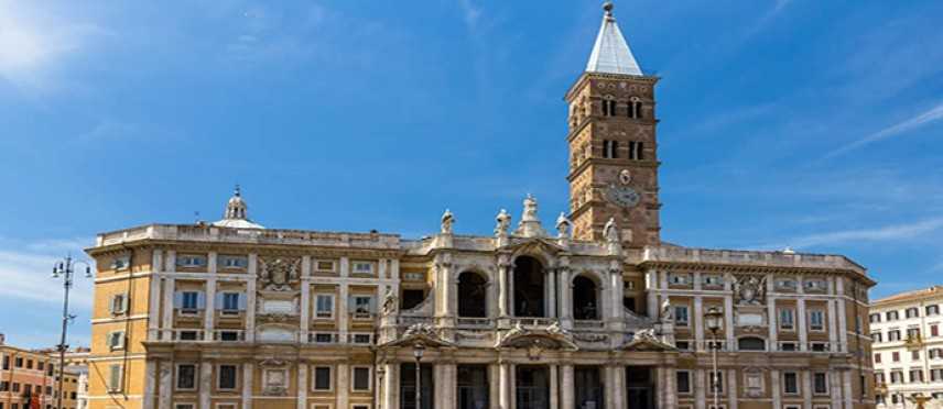 Roma, entra nella Basilica di Santa Maria Maggiore e sfregia al volto due sacerdoti