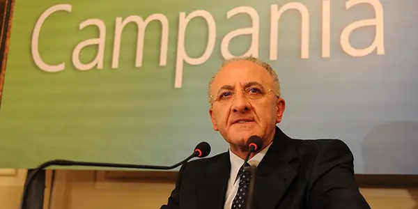 Meningite, De Luca: vaccino gratis ai minorenni