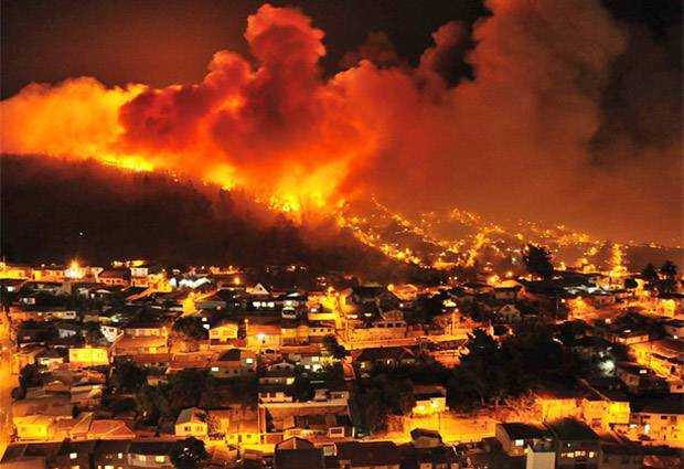 Cile, incendio a Valparaiso: oltre 400 persone evacuate e almeno 20 feriti