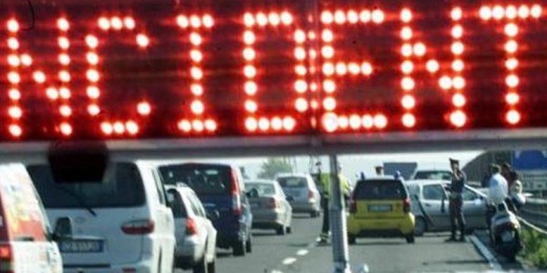 Grave incidente stradale a Lecco: un morto e due feriti