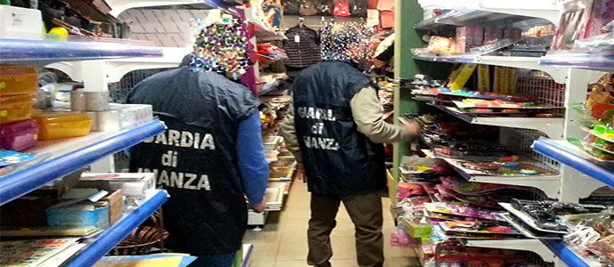 Sicurezza: Gdf Cosenza sequestra 7 milioni luminarie e giocattoli