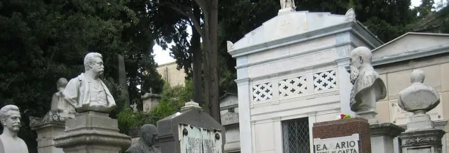 Armi del clan Mazzarella nel cimitero di Poggioreale