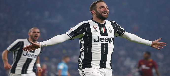 Serie A, la Juventus batte la Roma e allunga in vetta. Decide un gran gol di Higuain