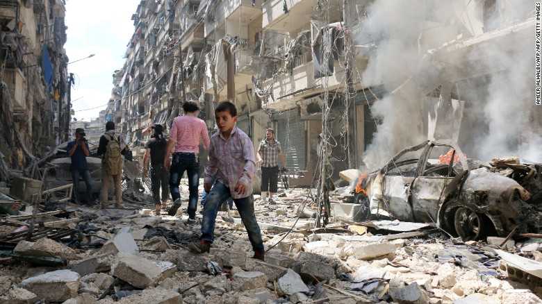 Aleppo, sospesa operazione di evacuazione: ribelli attaccano convogli