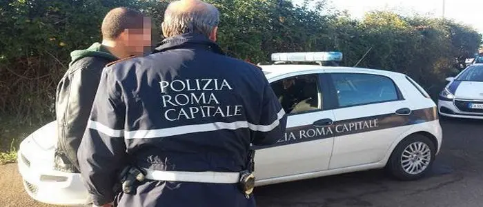 Roma, violento scontro fra due auto: morte madre e figlia di 6 anni