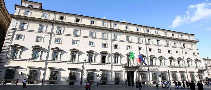 Gentiloni: "Basta violenza, il Parlamento non è un social network". M5s e Lega lasciato l'Aula