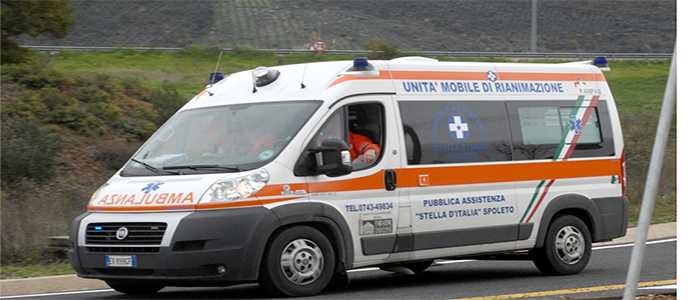 Incidenti: Tragedia a Soverato, SS 106 scontro auto-furgone, un morto