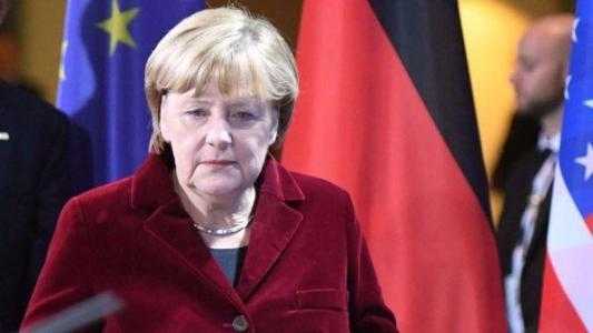 Migranti, Merkel: "Non tutti possono restare, no al burqa"