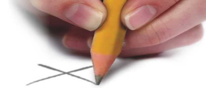 Referendum, denunce in diversi seggi per le matite cancellabili