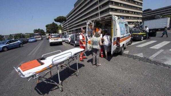 Messina, incidente sul lavoro: cinque operai precipitano nella cisterna di una nave, tre morti