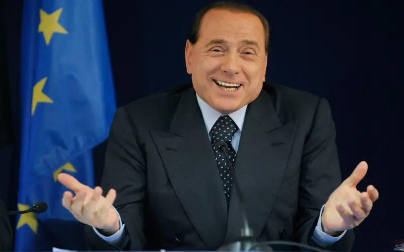 Berlusconi si ricandida a guida del Centrodestra, critiche ai "nuovi leader"