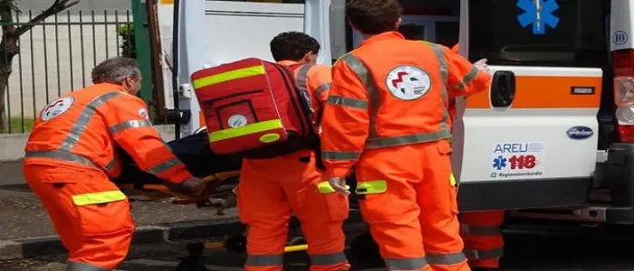 Roma, spari a Tor Bella Monaca. Uomo ferito soccorso dalla moglie