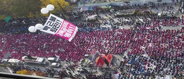 Corea del Sud, quasi un milione a protestare contro la presidente Park : "Devi dimetterti"