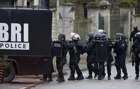 Francia, uomo armato fa irruzione in casa di riposo per religiosi: uccisa la custode