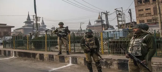 Colpi di artiglieria su bus e case: 11 morti in Kashmir