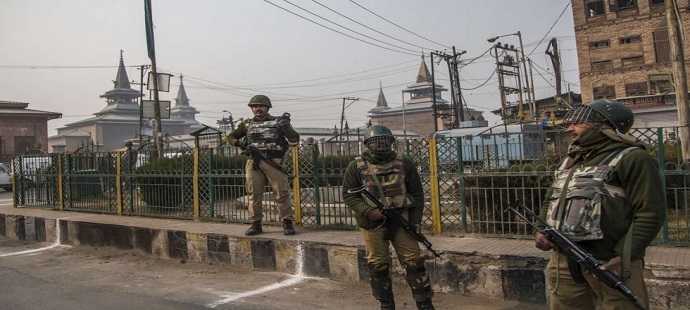 Colpi di artiglieria su bus e case: 11 morti in Kashmir