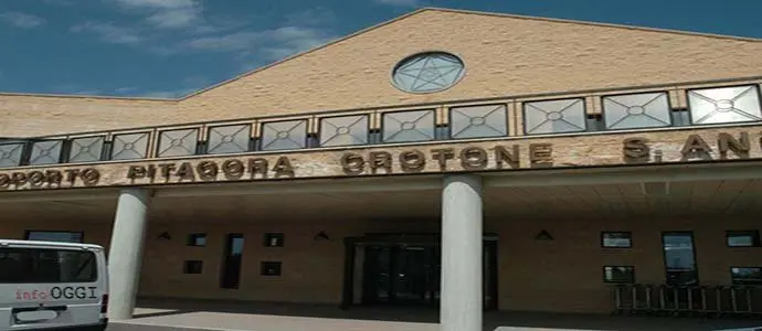 Aeroporto Crotone: studenti in piazza contro la chiusura