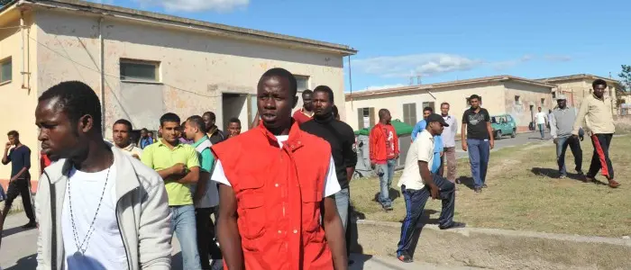 Parigi: migranti accolti per massimo 10 giorni nel centro umanitario "piu' grande d'Europa"