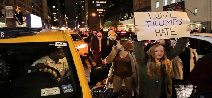 Usa, incontro tra Obama e Trump. Proteste in piazza contro neo eletto: "Non è il mio presidente"