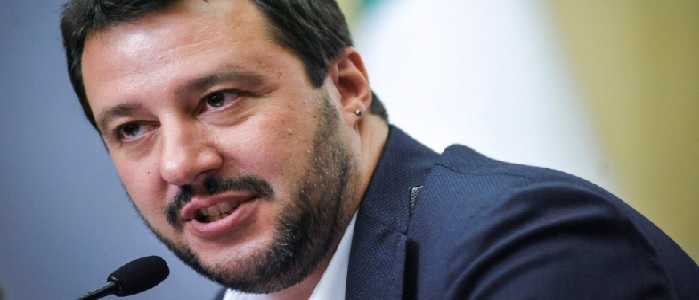 Migranti, prete nel comasco "O siete con Salvini o siete cristiani"