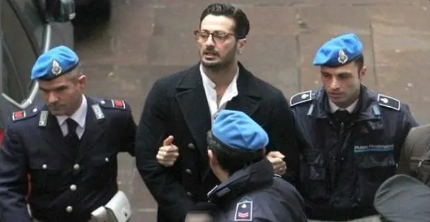 Corona, sequestrata l'abitazione a Milano