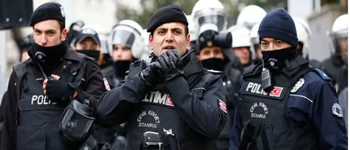 Turchia, arrestato leader partito curdo e social media bloccati