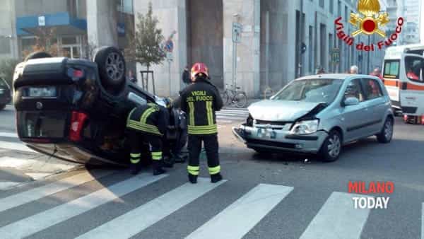 Milano: lievi feriti in incidente in Corso Sempione