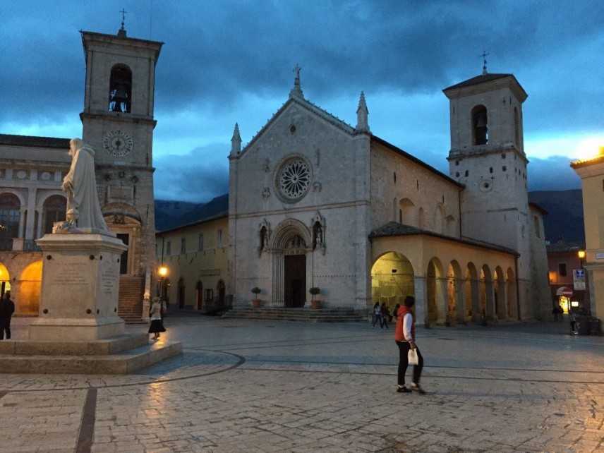 Terremoto in Umbria: possibili 100 mila sfollati. Danni ad edifici storici, crollano paesi