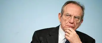 Padoan all'Ue: "Target 2017 spiegato da sisma e migranti"
