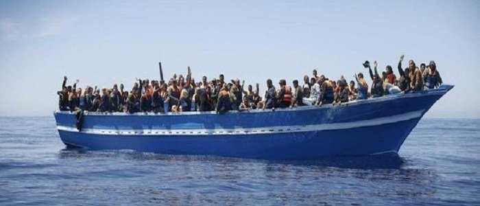 Migranti, naufragio barcone a largo della Libia: almeno 97 dispersi
