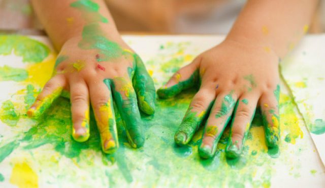 Fabriano, bimbi della materna maltrattati e picchiati: maestra sospesa