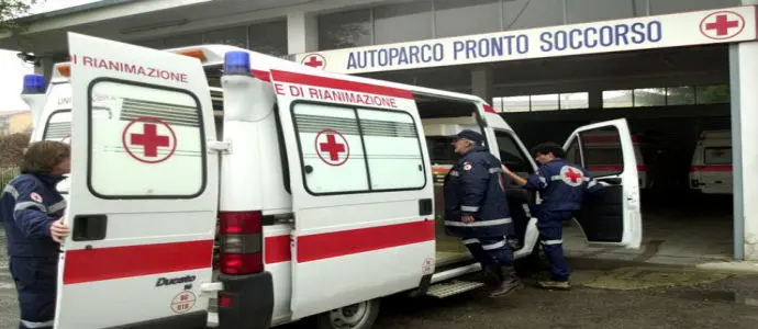 Tragedia, dodicenne travolto da porta campo calcio muore