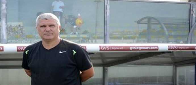 Calcio: Catanzaro, esonerato l'allenatore Mario Somma