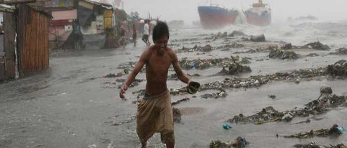Filippine, due morti e migliaia di sfollati per il tifone Karika