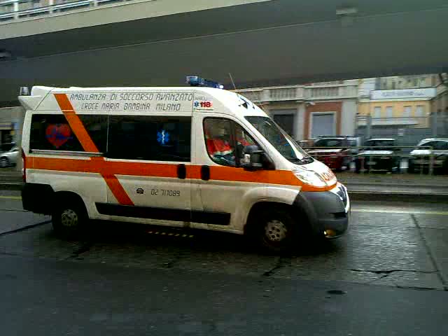 Milano, donna investita da tram in via Mecenate. E' in condizioni critiche