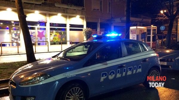 Milano, rapina in Via Angeloni. Uomo in fuga con circa 300 euro