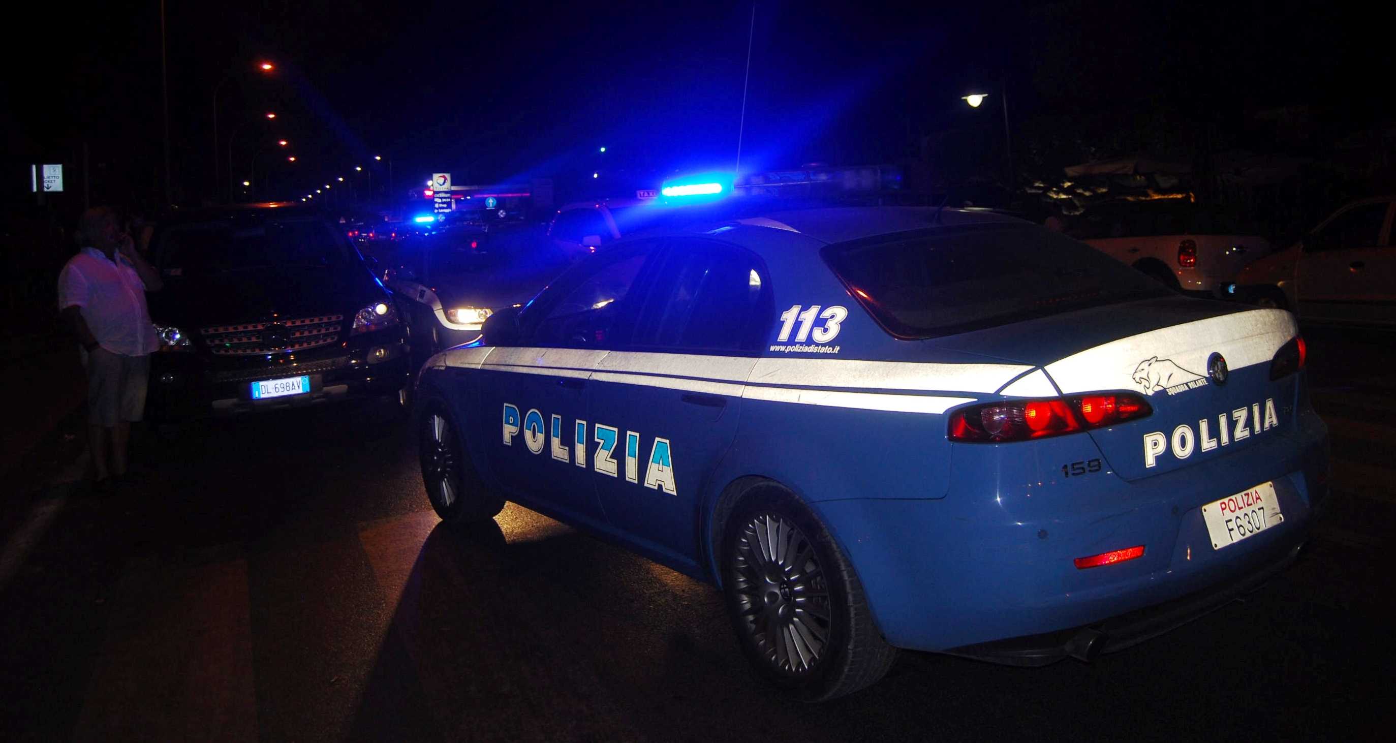Bologna, avvicinano prostituta per rapinarla: arrestati quattro giovani