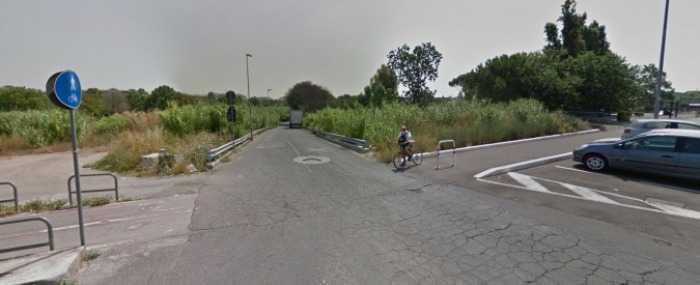 Roma, furgone dei rifiuti travolge e uccide ciclista sul Lungotevere della Magliana
