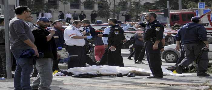 Attentato palestinese a Gerusalemme: "Il terrorista che ha aperto il fuoco è stato colpito e ucciso"