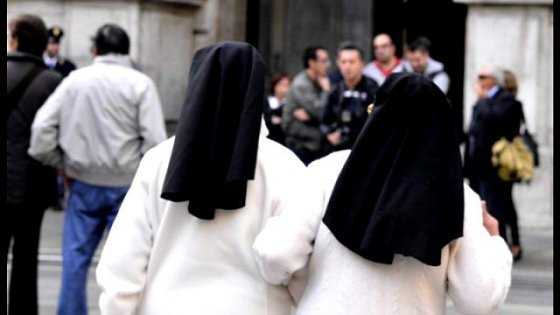 Unioni civili: suore spose nel torinese. Portavoce Santa Sede: "Quanta tristezza sul volto del Papa"