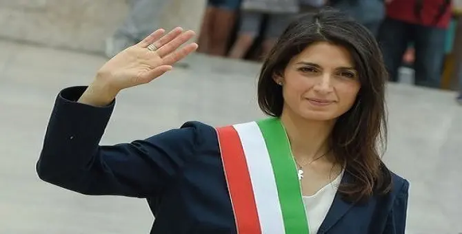 Roma, Virginia Raggi presenta nuovi assessori: "Abbiamo avuto difficoltà, hanno aiutato a crescere"