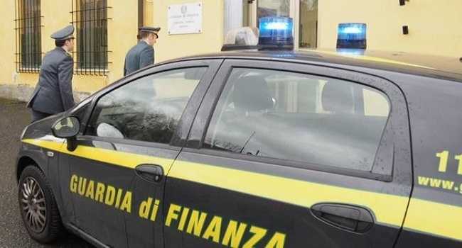Udine, impiegata di banca truffava clienti: sequestrati beni per 250 mila euro
