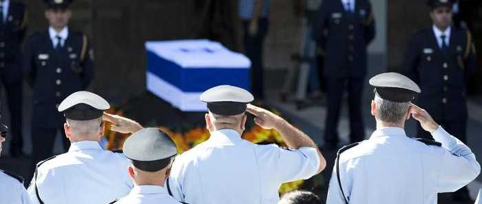 Morte di Peres, feretro esposto davanti al Parlamento per il tributo degli israeliani