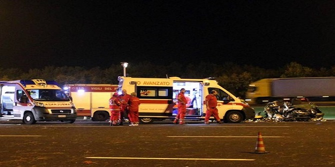 Ubriaco alla guida di un Tir travolge un'auto: muore coppia, feriti i tre bambini a bordo