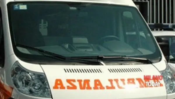 Milano, schianto tra furgone e auto: bilancio è un morto e un ferito in gravi condizioni